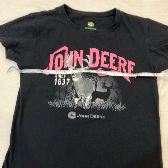 John Deere medium women’s Black T-Shirt with buck - Picture 5 of 9